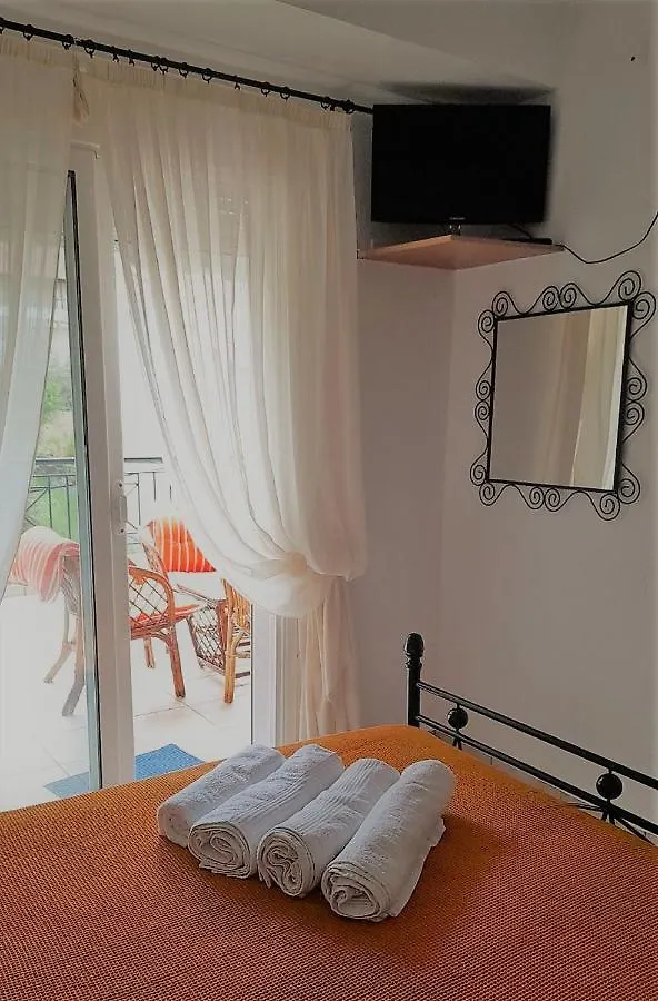 Little Paradise In Siviri Holiday home